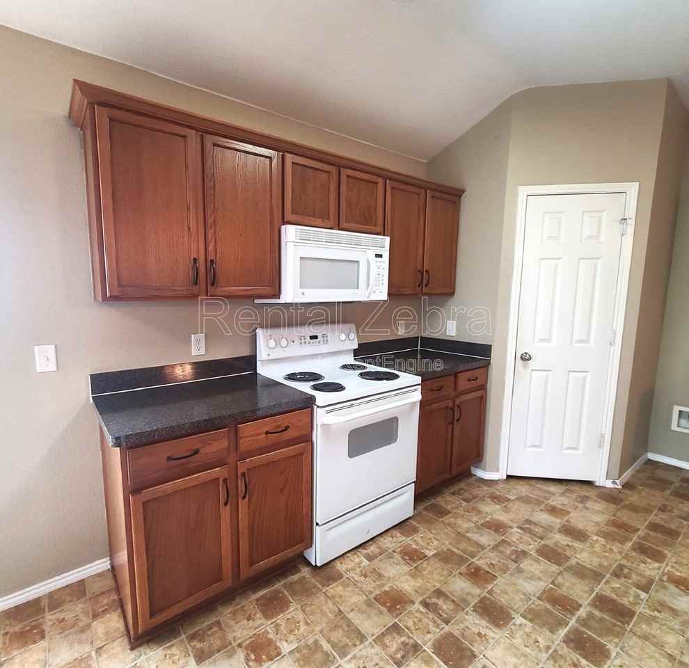 8612 Orleans Ln - Photo 4 of 18