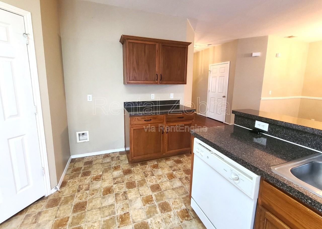 8612 Orleans Ln - Photo 7 of 18