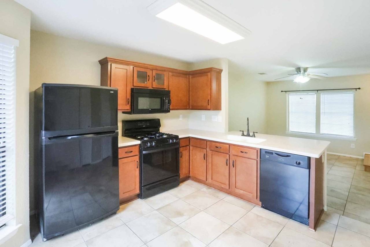 1411 Gracy Farms Ln #76 - Photo 3 of 20