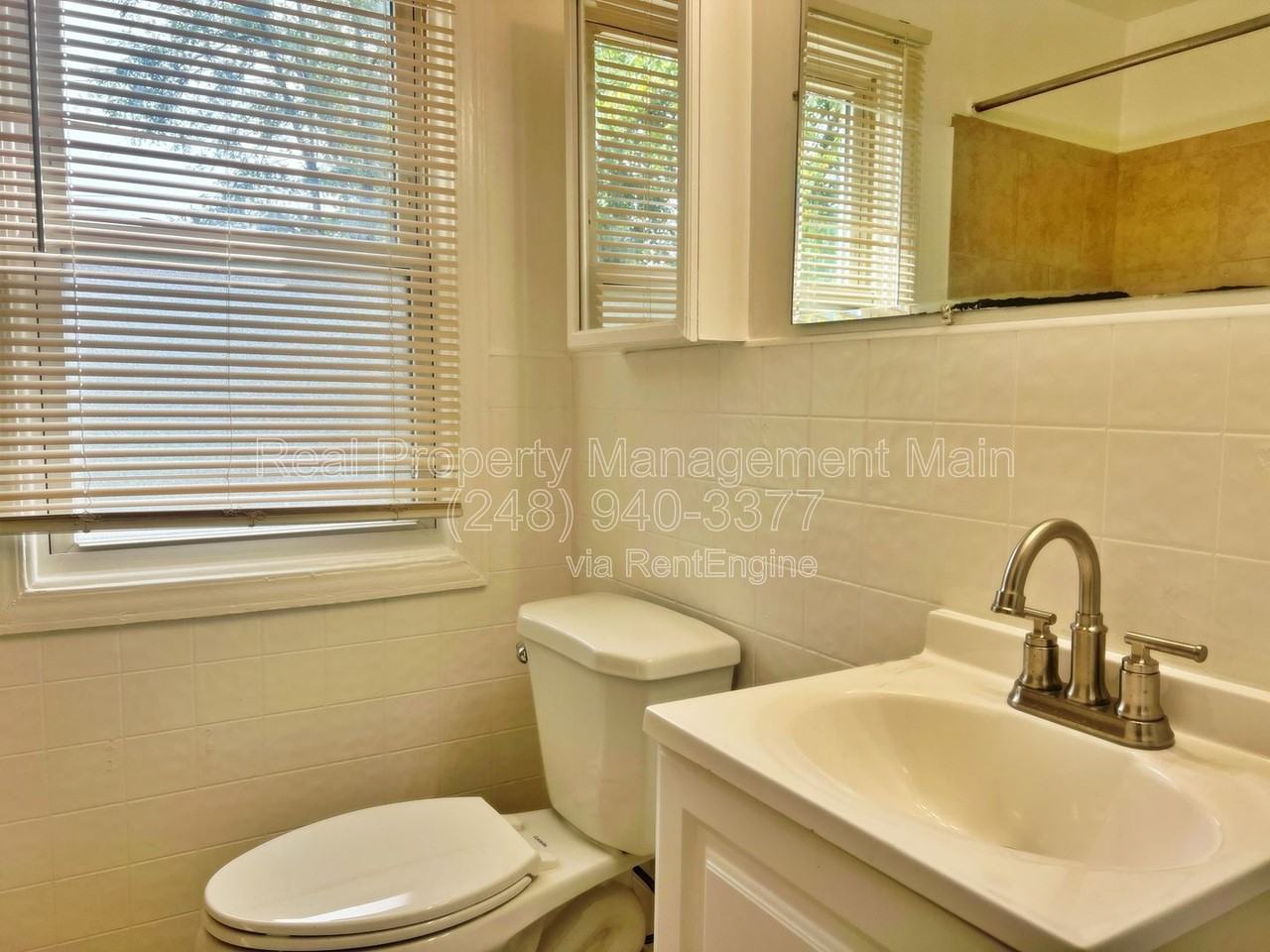 17322 Greenfield Rd - Photo 5 of 8