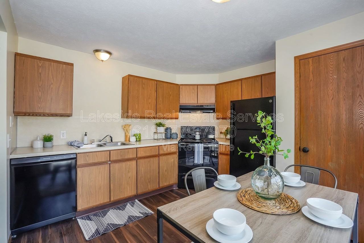 2856 Locke Ave Sw #2 - Photo 5 of 21