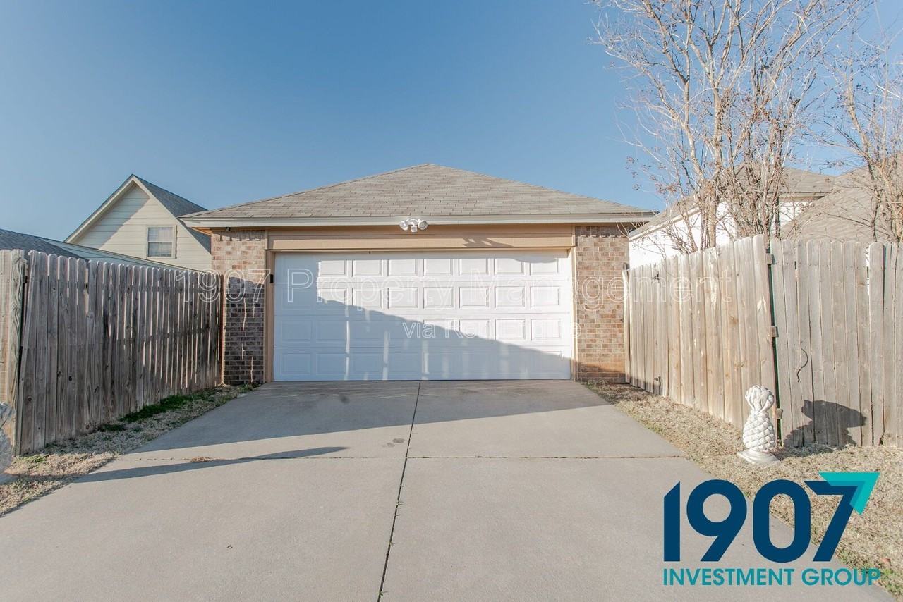 1412 Sw 23rd St - Photo 3 of 28