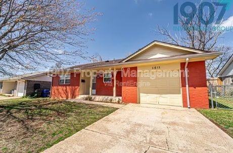 1611 Pinewood Dr - Photo 2 of 17