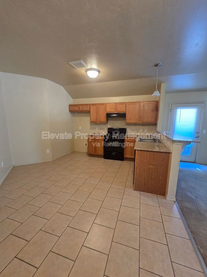 924 W Prairie Wind Way - Photo 2 of 13