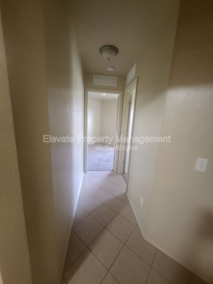 924 W Prairie Wind Way - Photo 6 of 13