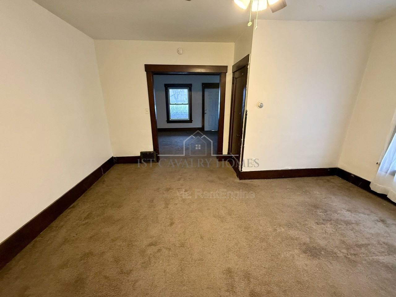 240 Park Ave Sw - Photo 4 of 11