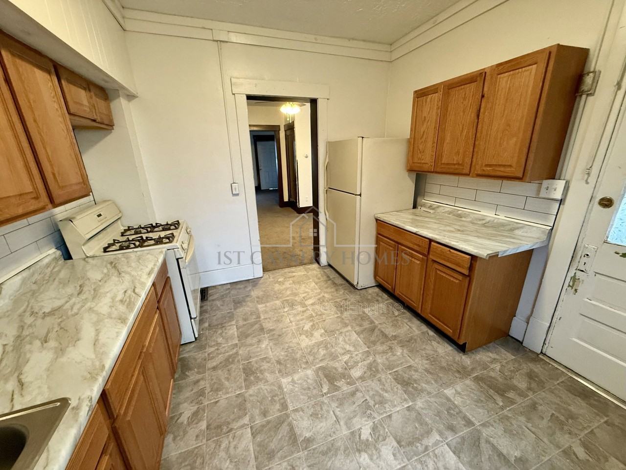 240 Park Ave Sw - Photo 6 of 11