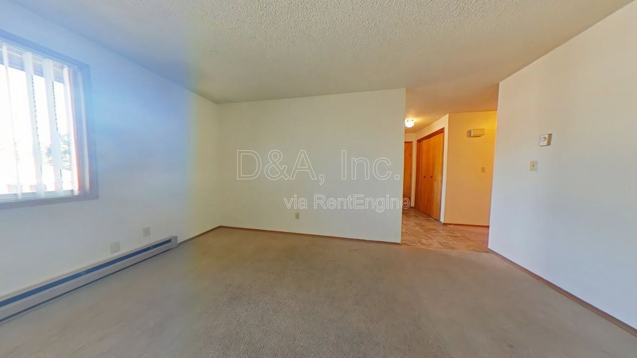 555 Nw Kings Blvd #3 - Photo 2 of 8