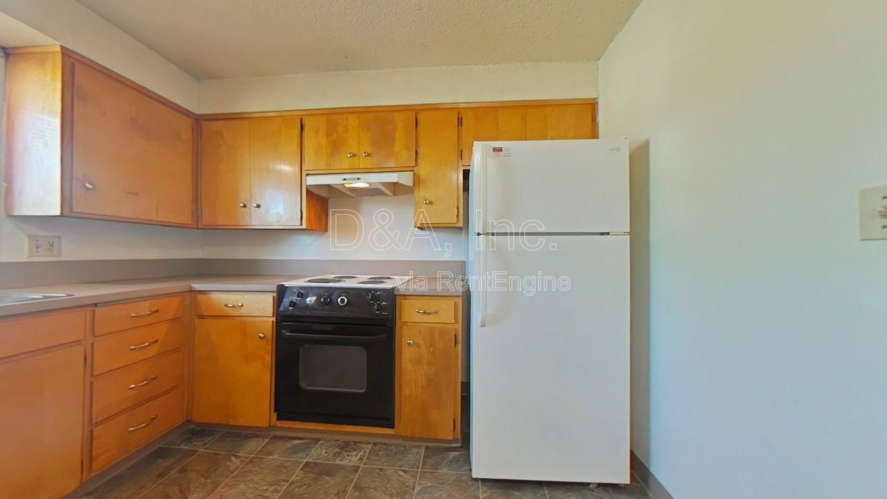 555 Nw Kings Blvd #3 - Photo 3 of 8