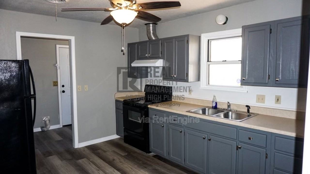 1017 N Jefferson St - Photo 2 of 11