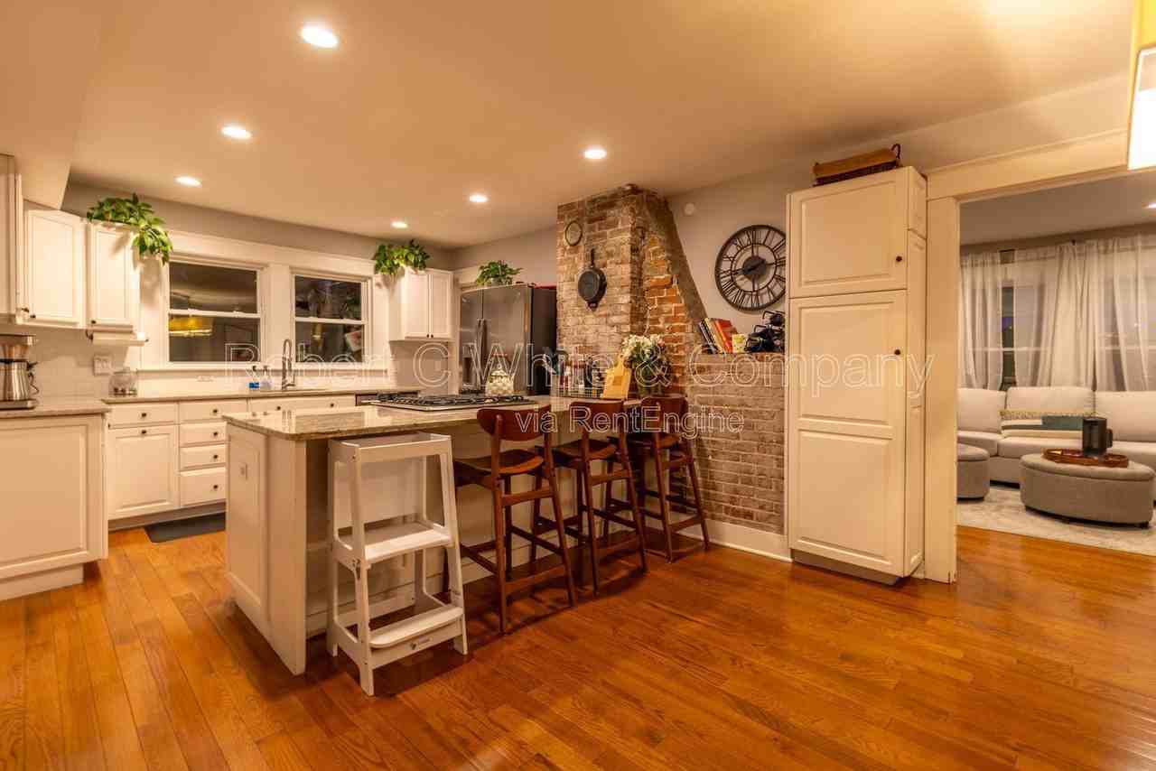 15 Emerson St - Photo 7 of 28