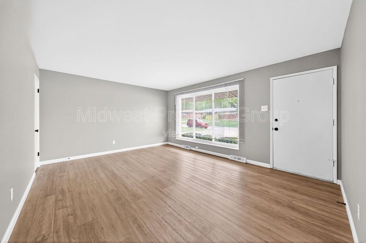 1810 Swallow Ln - Photo 7 of 31