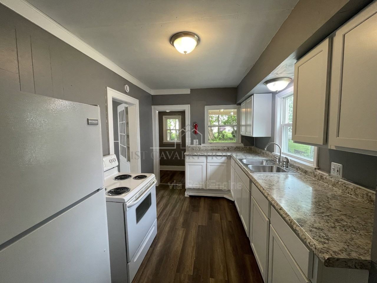 730 Noble Ave - Photo 4 of 14