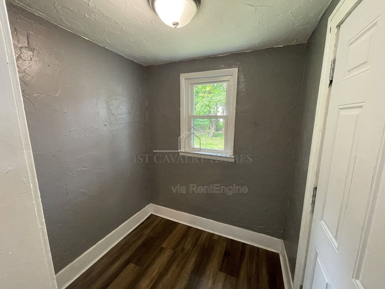 730 Noble Ave - Photo 6 of 14