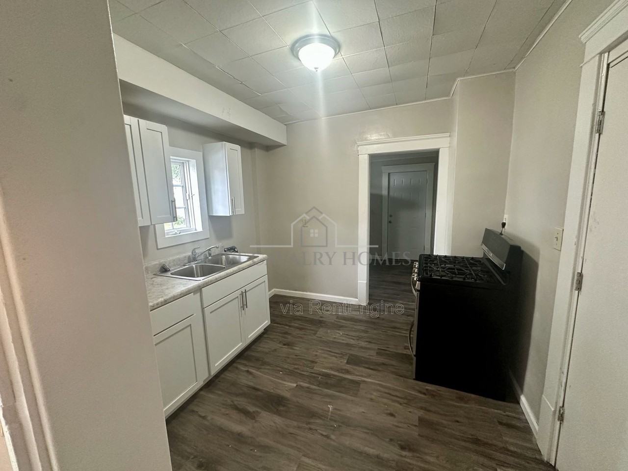 555 Lumiere St - Photo 2 of 12