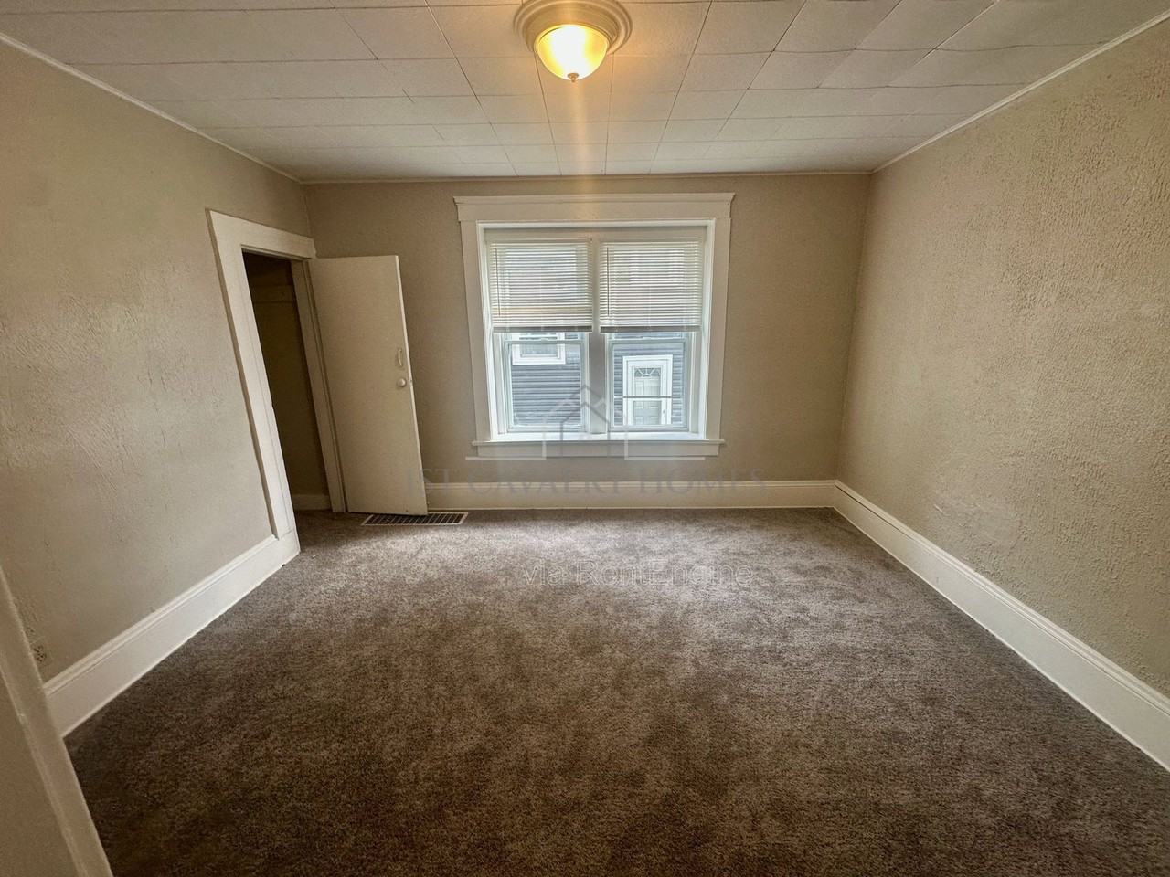 555 Lumiere St - Photo 4 of 12