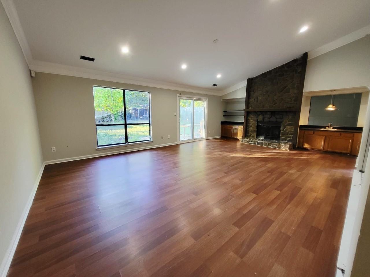 4715 Cricklewood Ln - Photo 2 of 37