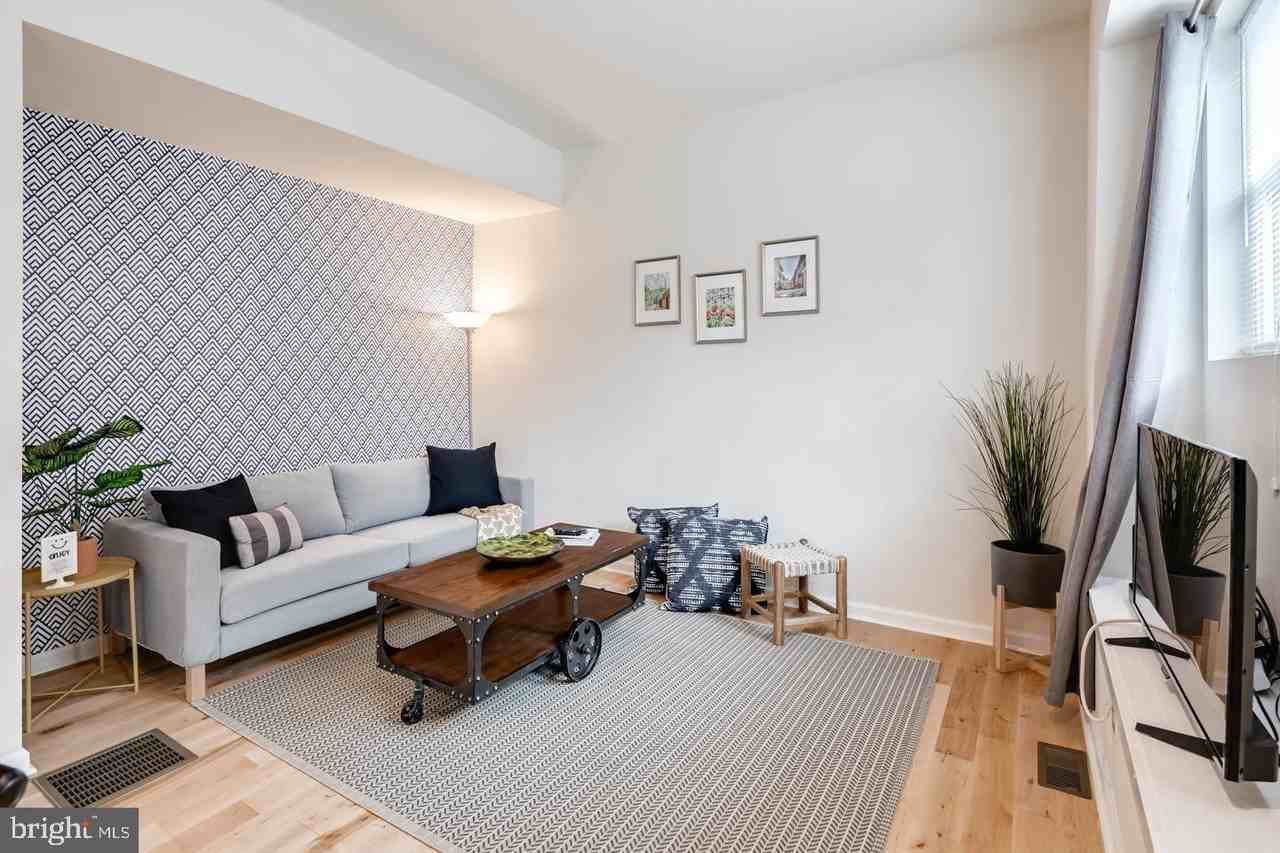 2061 Kater St #B - Photo 3 of 21