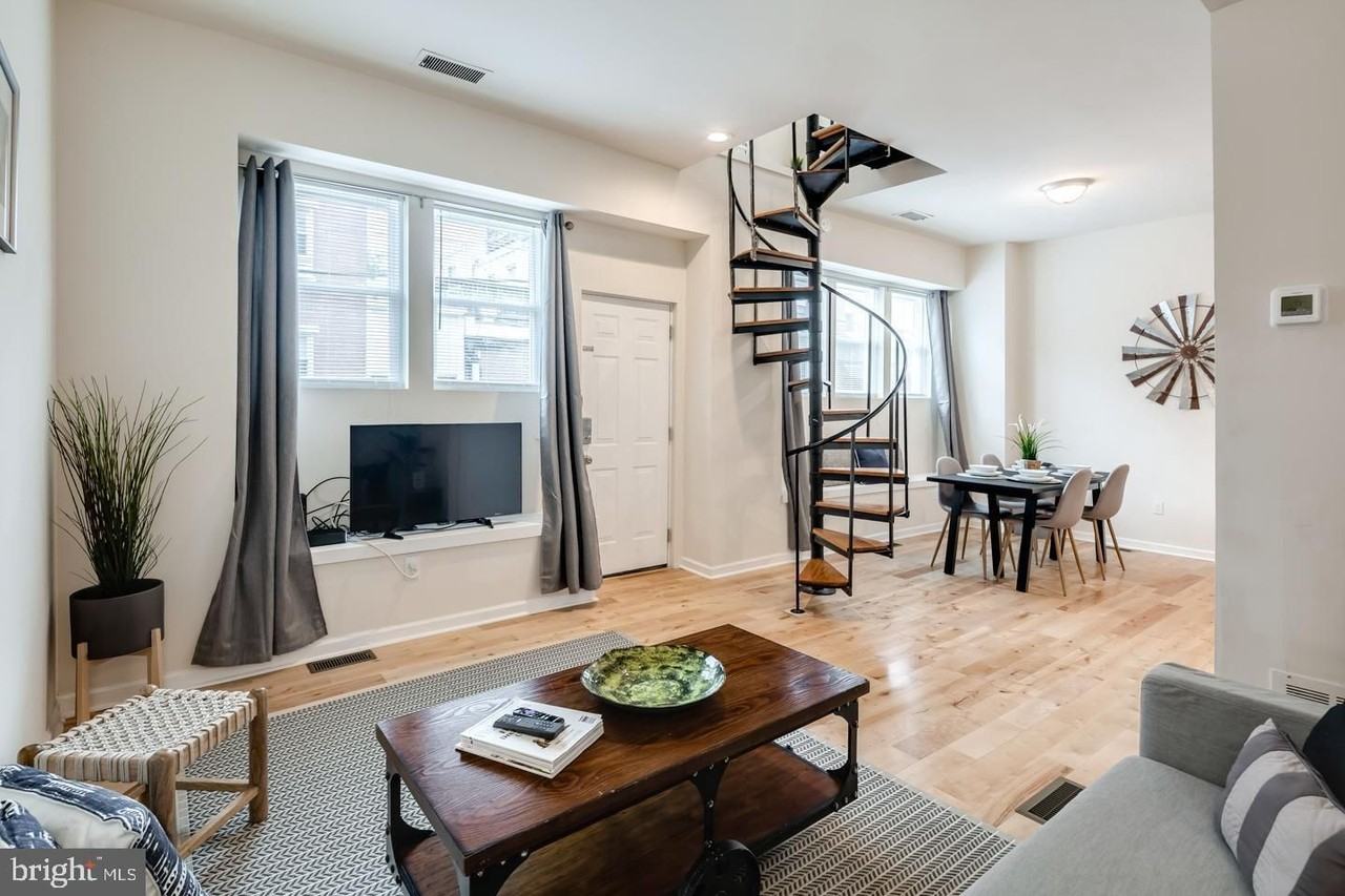 2061 Kater St #B - Photo 4 of 21