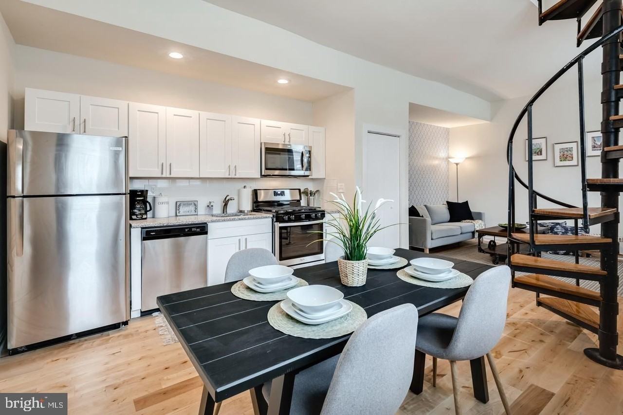 2061 Kater St #B - Photo 6 of 21