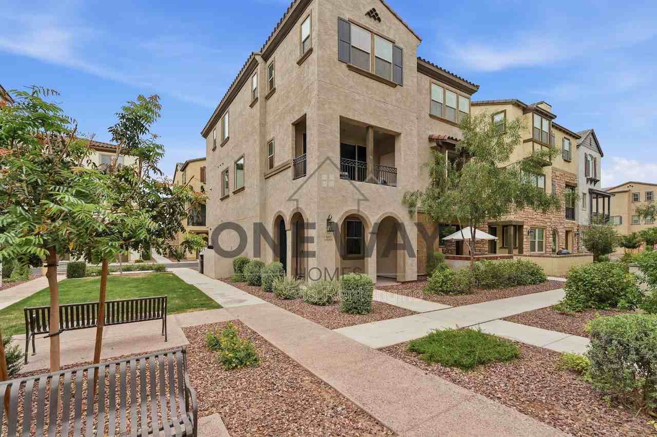 1685 E Chelsea Ln - Photo 3 of 36