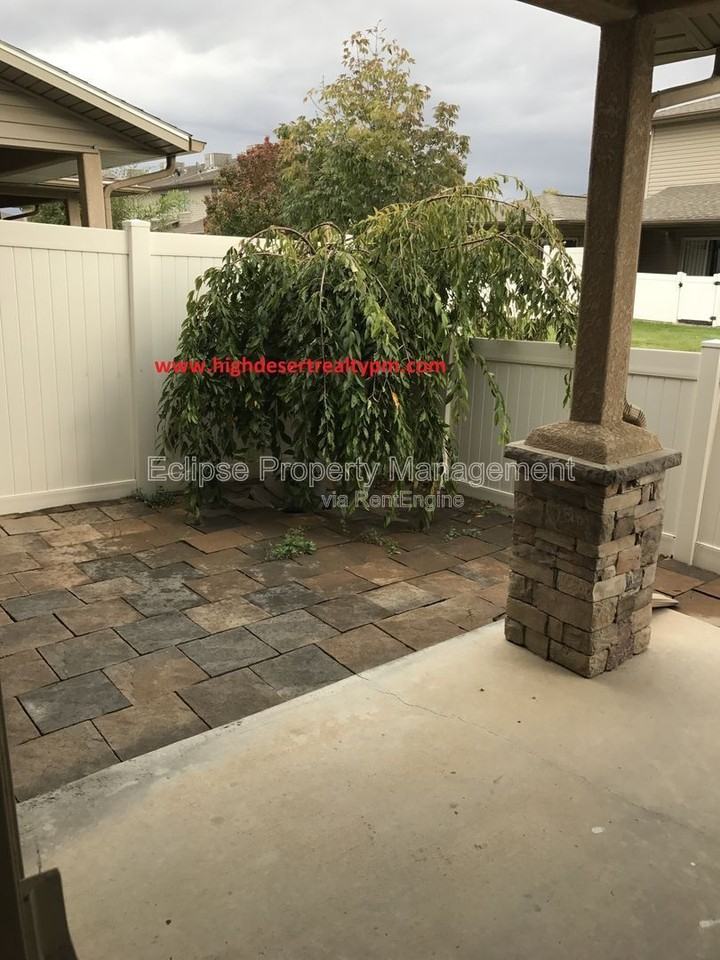 2463 1/2 Theresea Ln - Photo 5 of 14