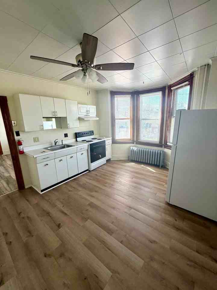 500 Windsor St #1 - Photo 6 of 12