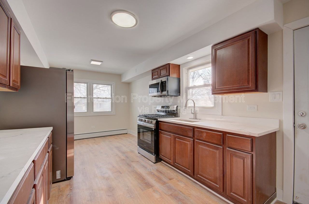 18634 Bernadine St - Photo 5 of 19