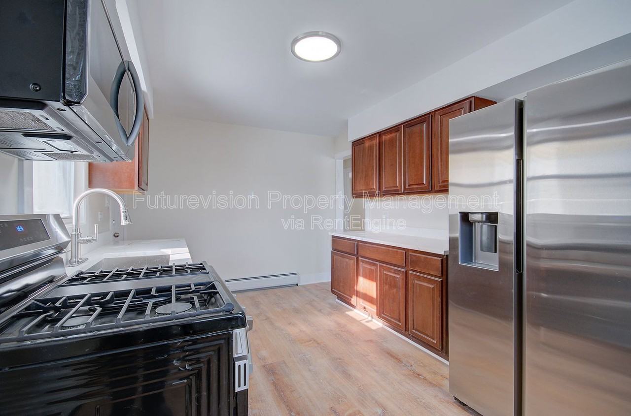 18634 Bernadine St - Photo 7 of 19