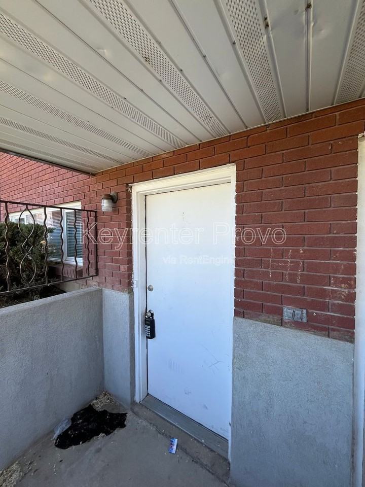 670 S 500 E #1 - Photo 2 of 7