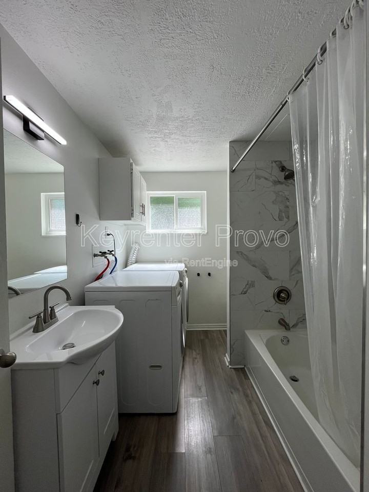 670 S 500 E #1 - Photo 3 of 7