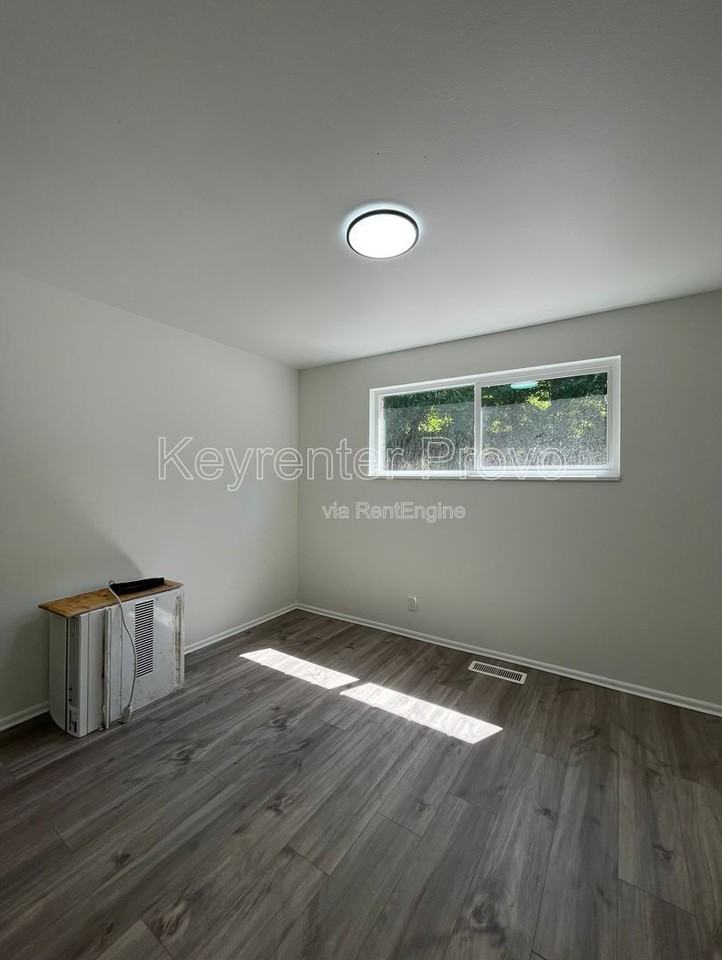 670 S 500 E #1 - Photo 4 of 7