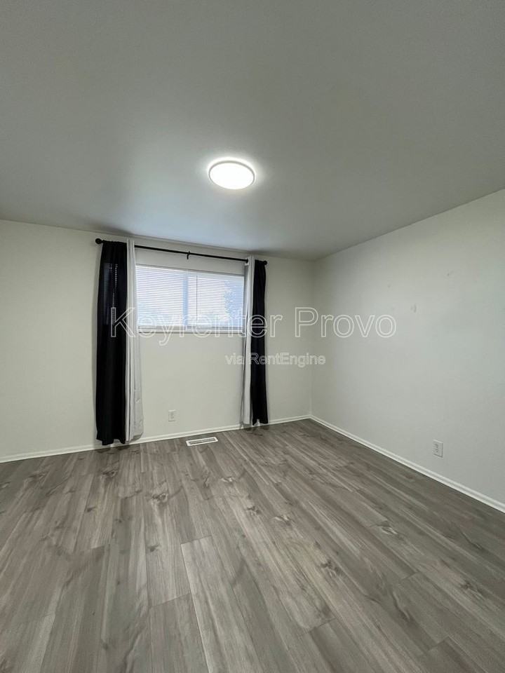 670 S 500 E #1 - Photo 5 of 7