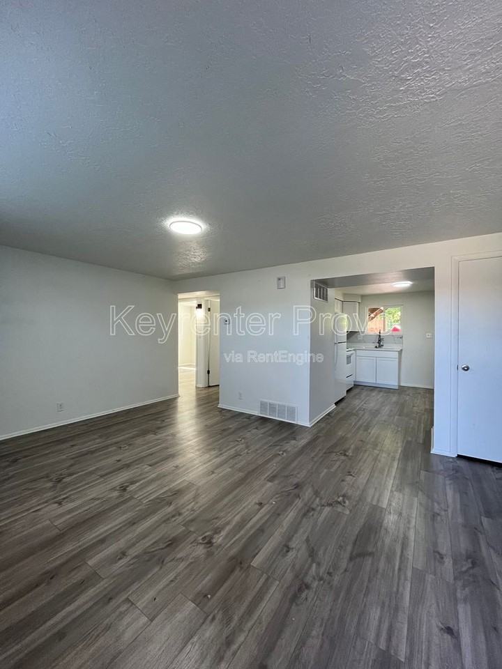 670 S 500 E #1 - Photo 7 of 7