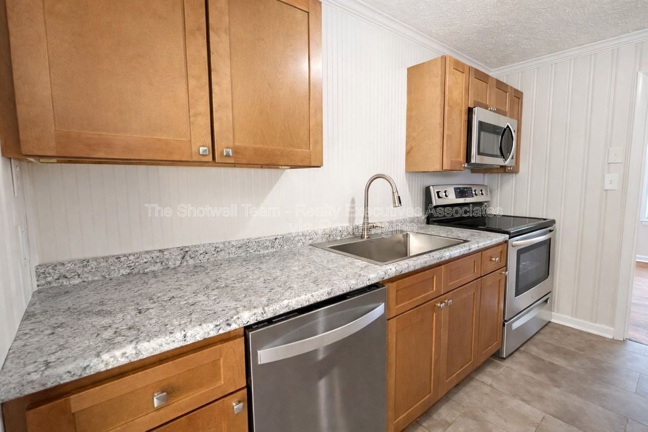 5705 Davida Rd - Photo 3 of 9