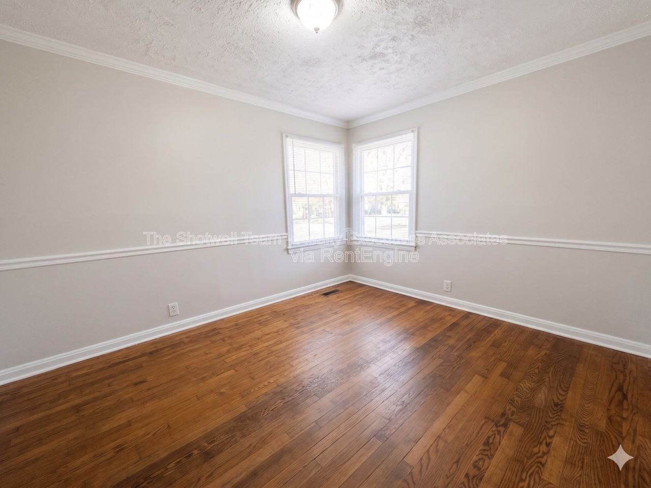 5705 Davida Rd - Photo 4 of 9