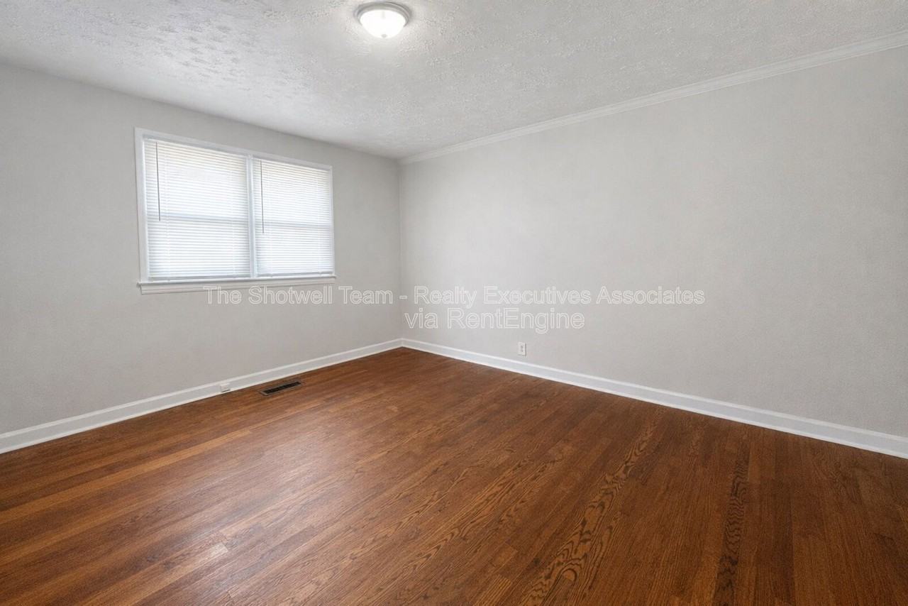 5705 Davida Rd - Photo 6 of 9