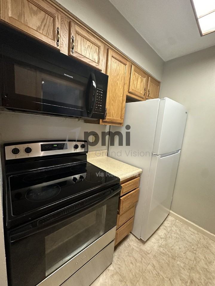 1308 Arthur Ave #4 - Photo 3 of 20