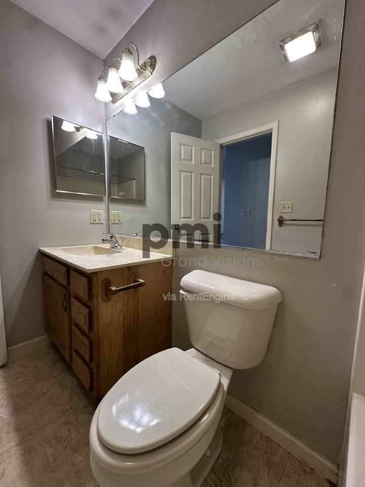 1308 Arthur Ave #4 - Photo 4 of 20