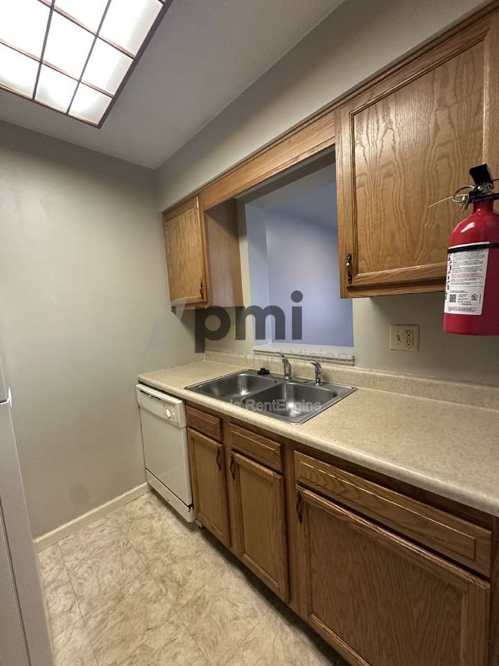 1308 Arthur Ave #4 - Photo 5 of 20