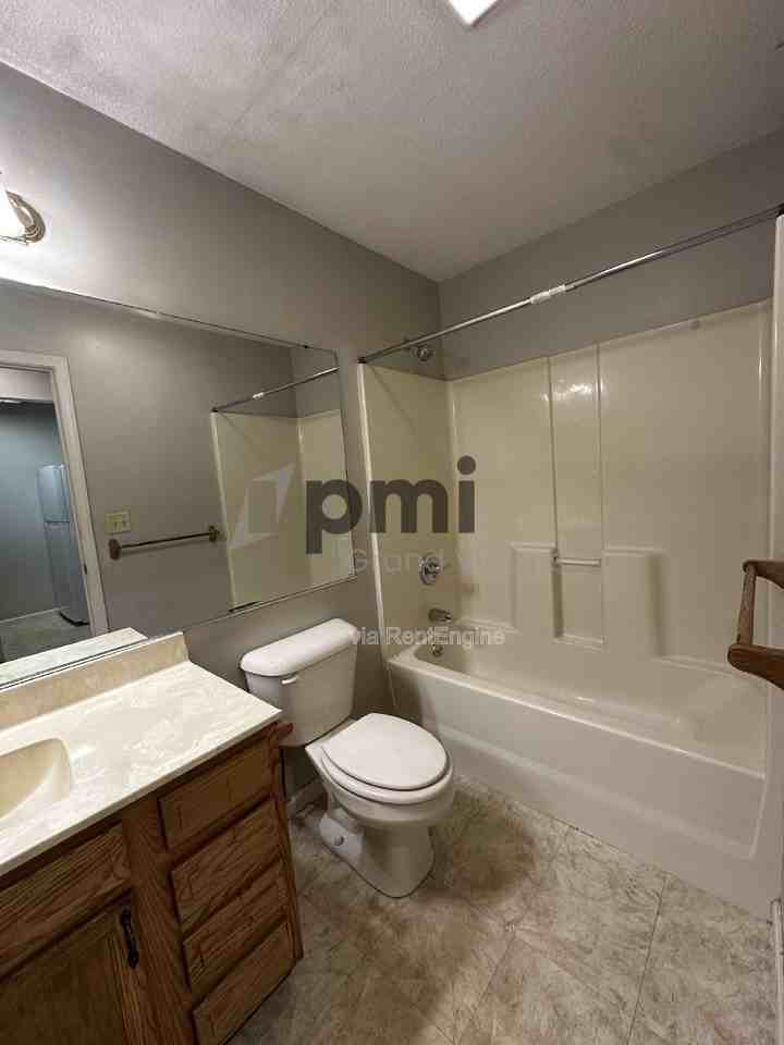 1308 Arthur Ave #4 - Photo 6 of 20