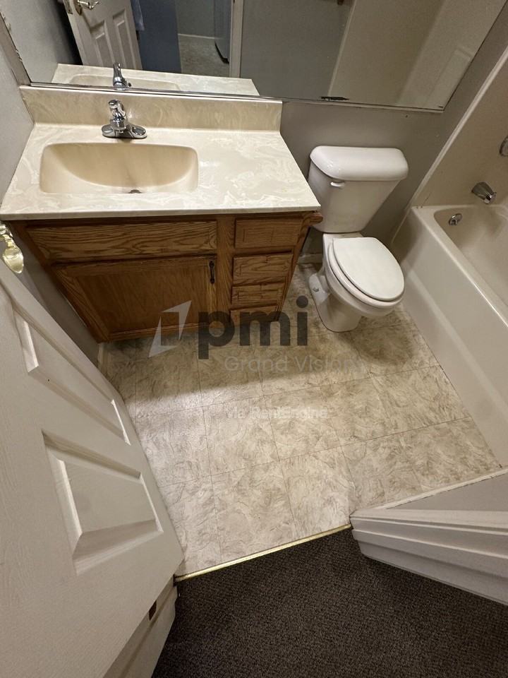 1308 Arthur Ave #4 - Photo 7 of 20