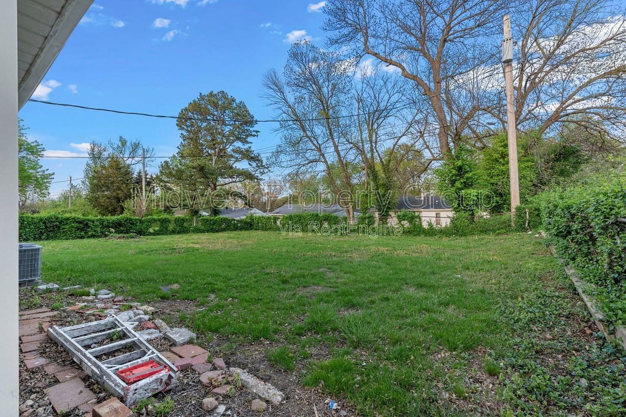 5520 Holborn Dr - Photo 4 of 31