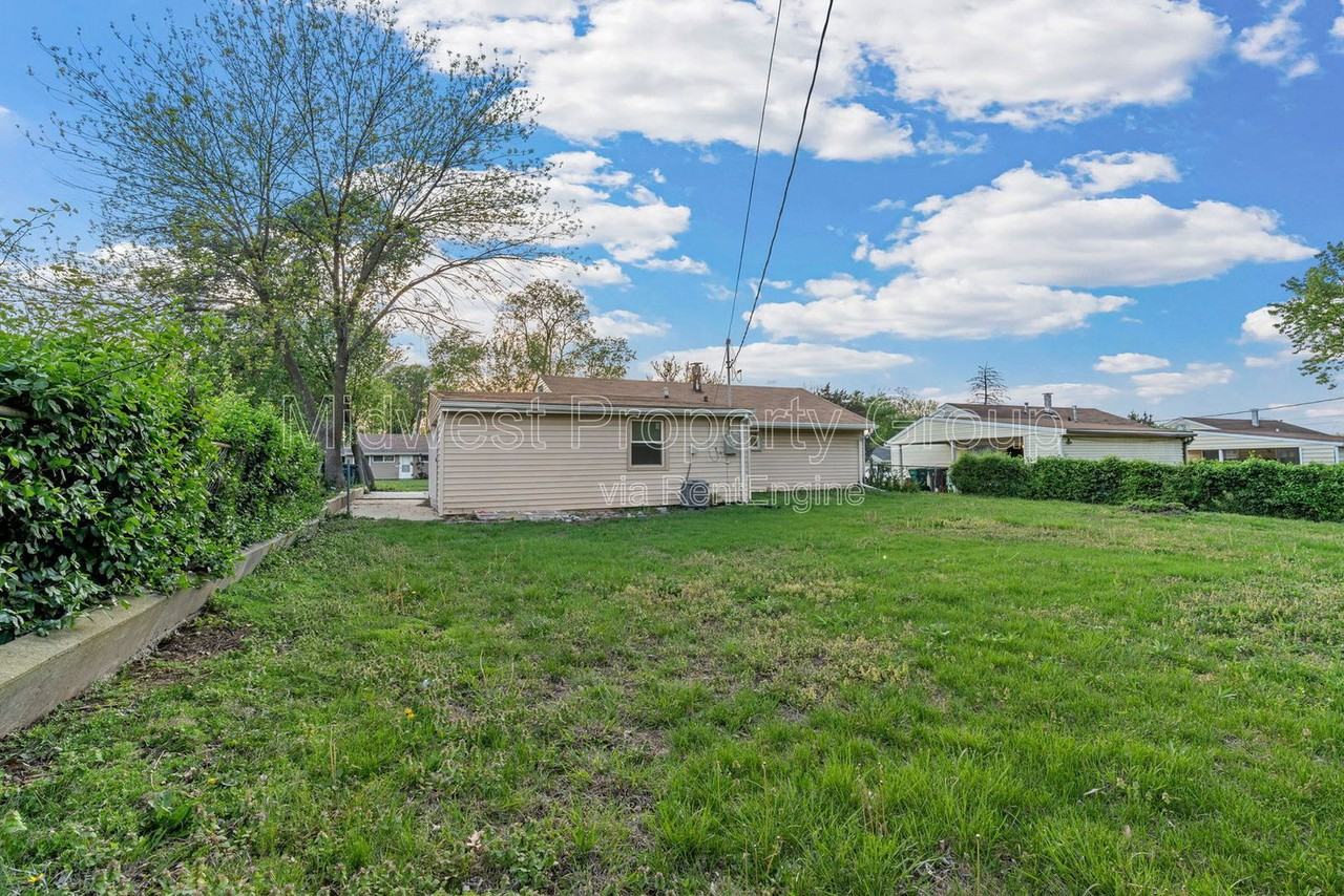 5520 Holborn Dr - Photo 5 of 31