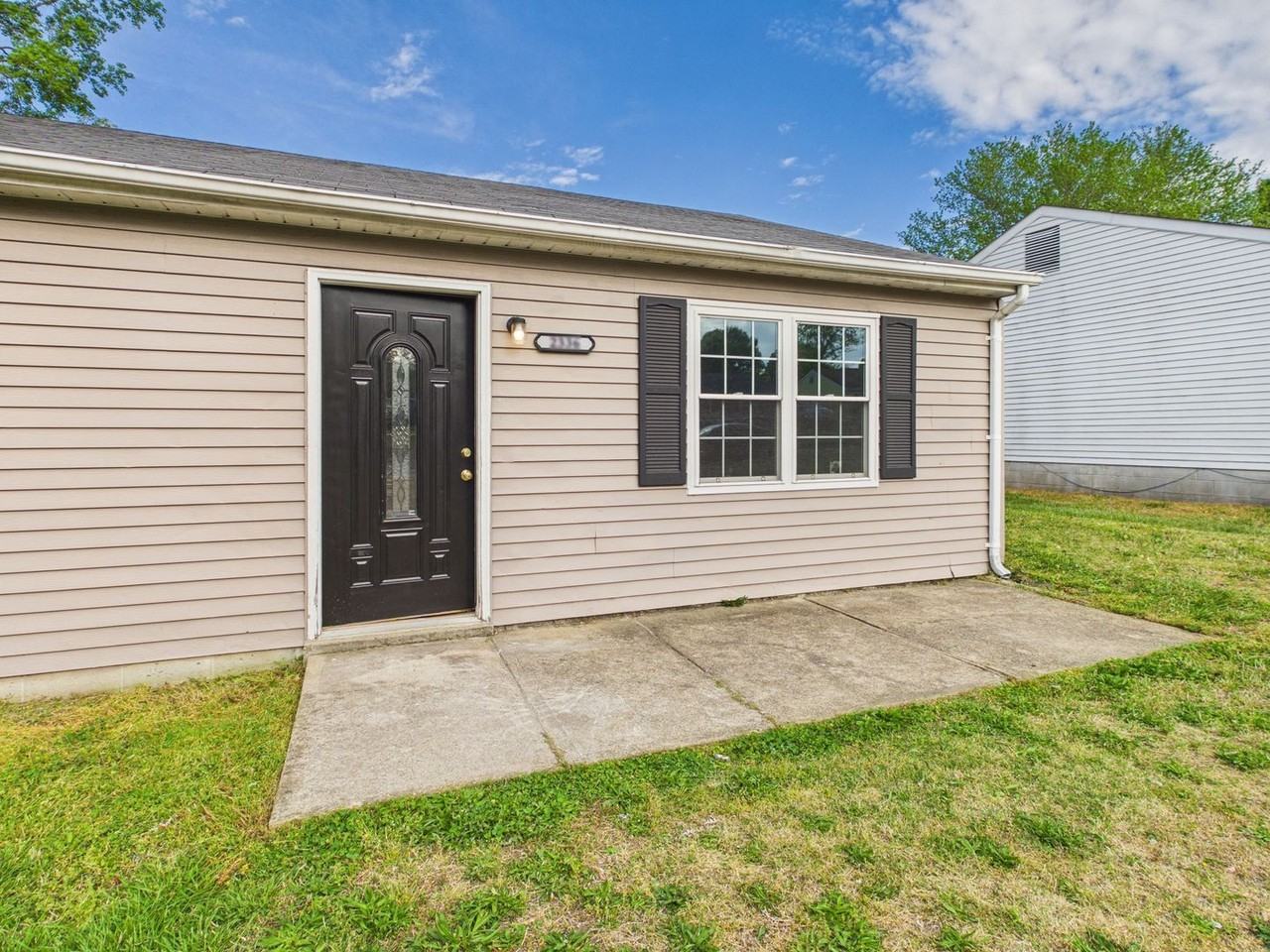 2336 Sara Ln - Photo 3 of 31