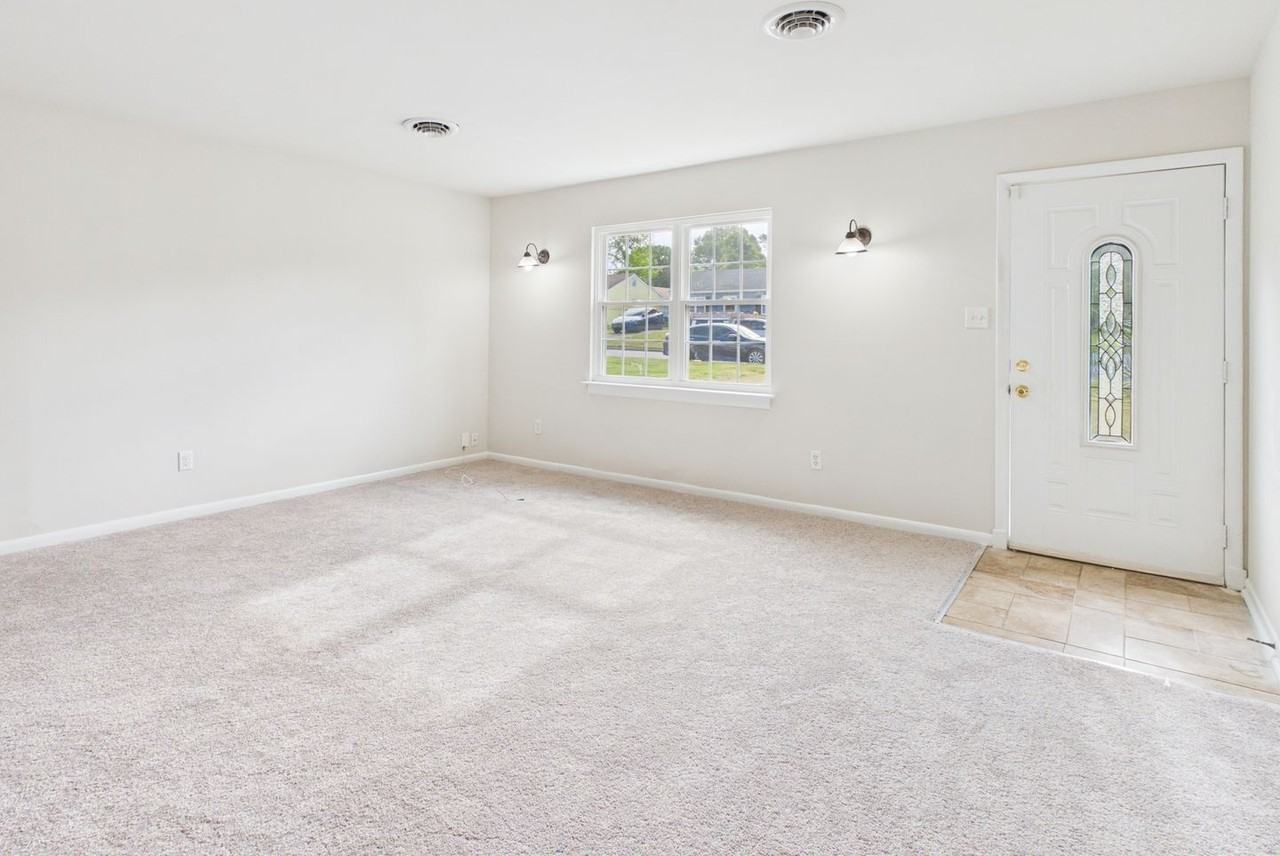 2336 Sara Ln - Photo 4 of 31