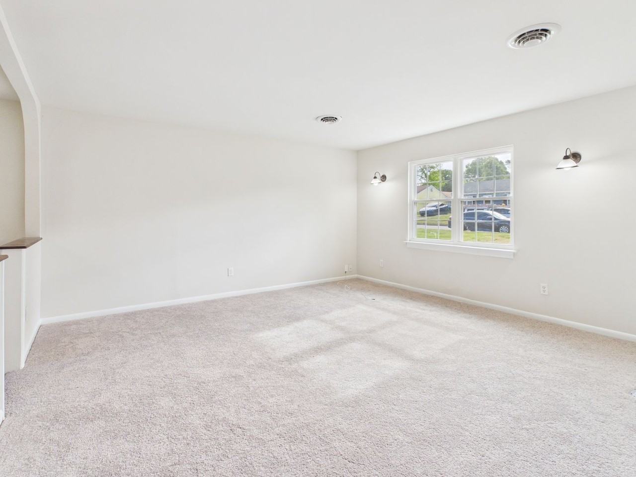 2336 Sara Ln - Photo 5 of 31