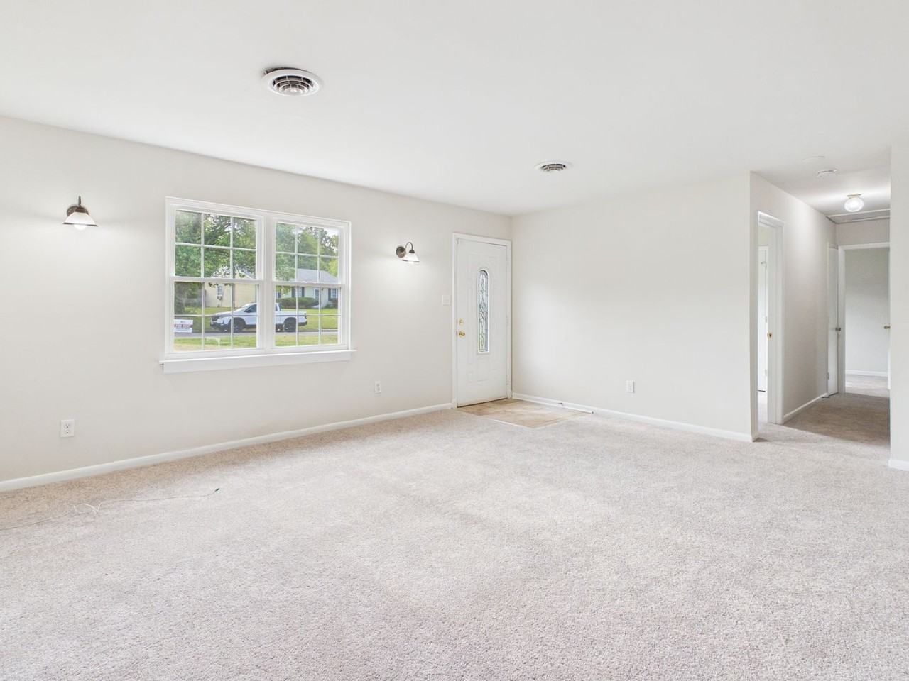 2336 Sara Ln - Photo 7 of 31