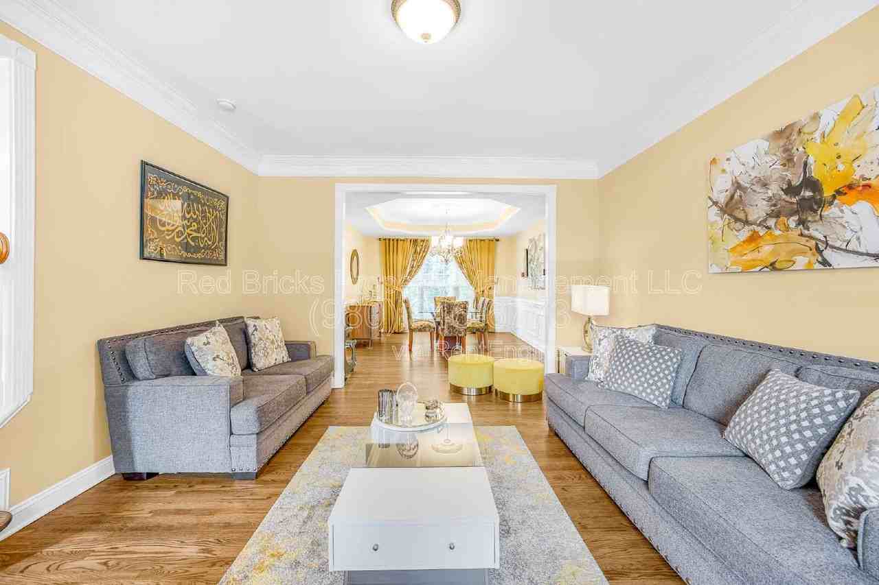 8100 Morehouse Dr - Photo 7 of 40