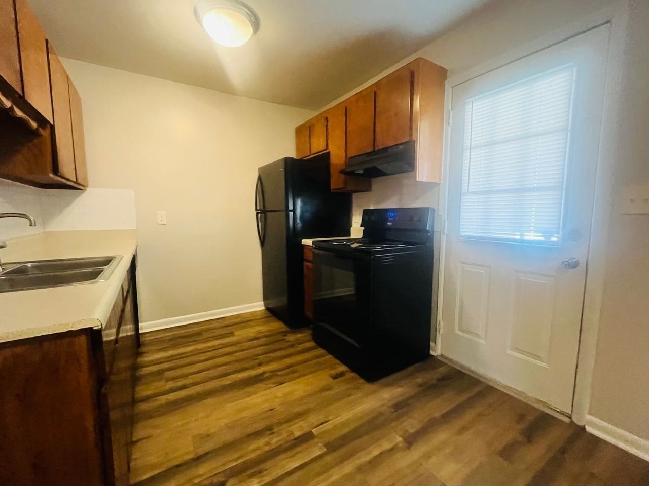 406 Russell Pkwy #11 - Photo 3 of 9